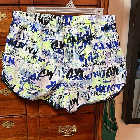 Ladies running shorts - Picture 3 of 3